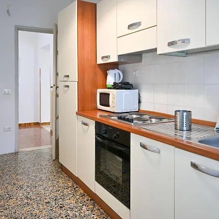 2 - Sunny Corner Flat *