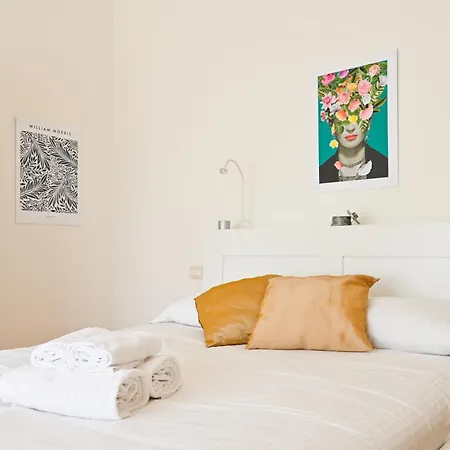 2 - Sunny Corner Flat Apartment *