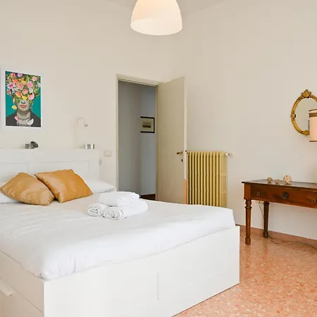 Apartment 2 - Sunny Corner Flat Pisa