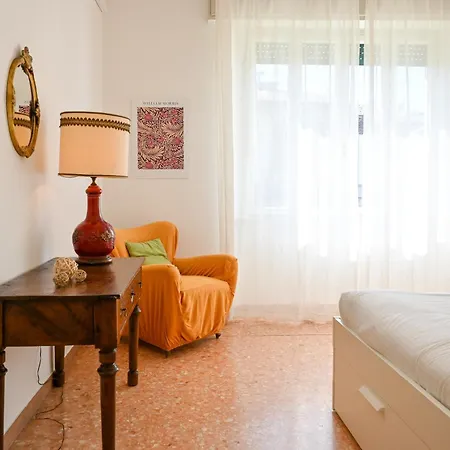 2 - Sunny Corner Flat Apartment Pisa