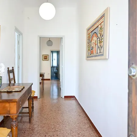 2 - Sunny Corner Flat * Pisa