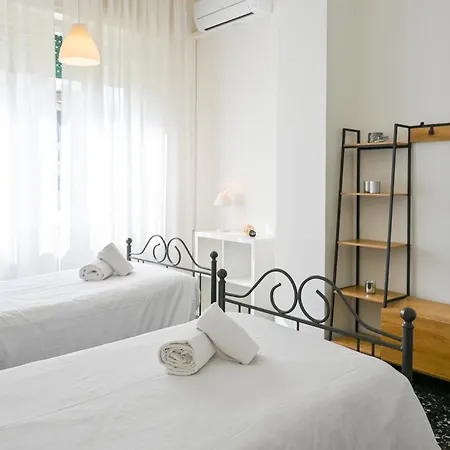 2 - Sunny Corner Flat Apartment