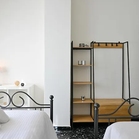 Apartment 2 - Sunny Corner Flat *