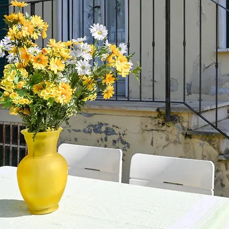 2 - Sunny Corner Flat Pisa