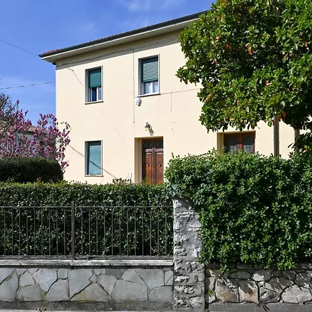 2 - Sunny Corner Flat Apartment *